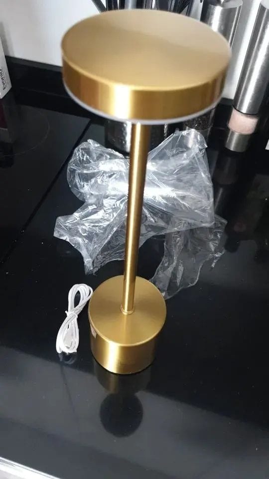 Customer photo review of Luminária de Mesa Sem Fio Recarregável Nomad Glow