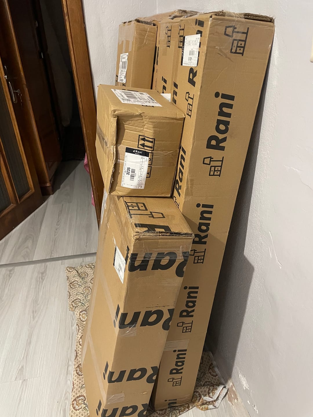 Customer photo review of Rani JE209 Çok Amaçlı Dolap 8 Kapaklı 2 Çekmeceli Raflı Kiler Mutfak Dolabı Beyaz - Sepet Ceviz