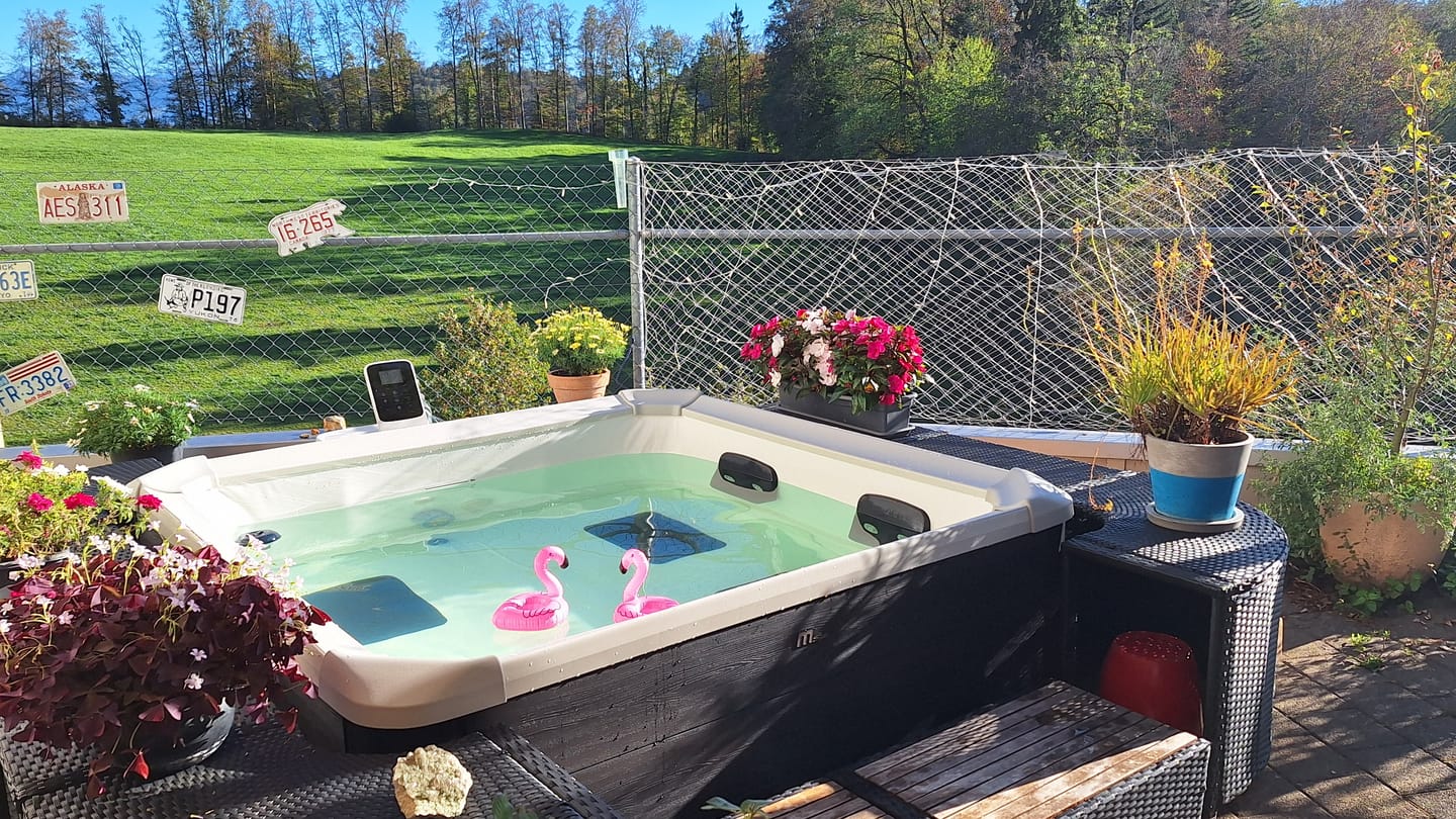 Customer photo review of Mspa Whirlpool Oslo PLUS XXL App Steuerung LED 2026 180x180cm
