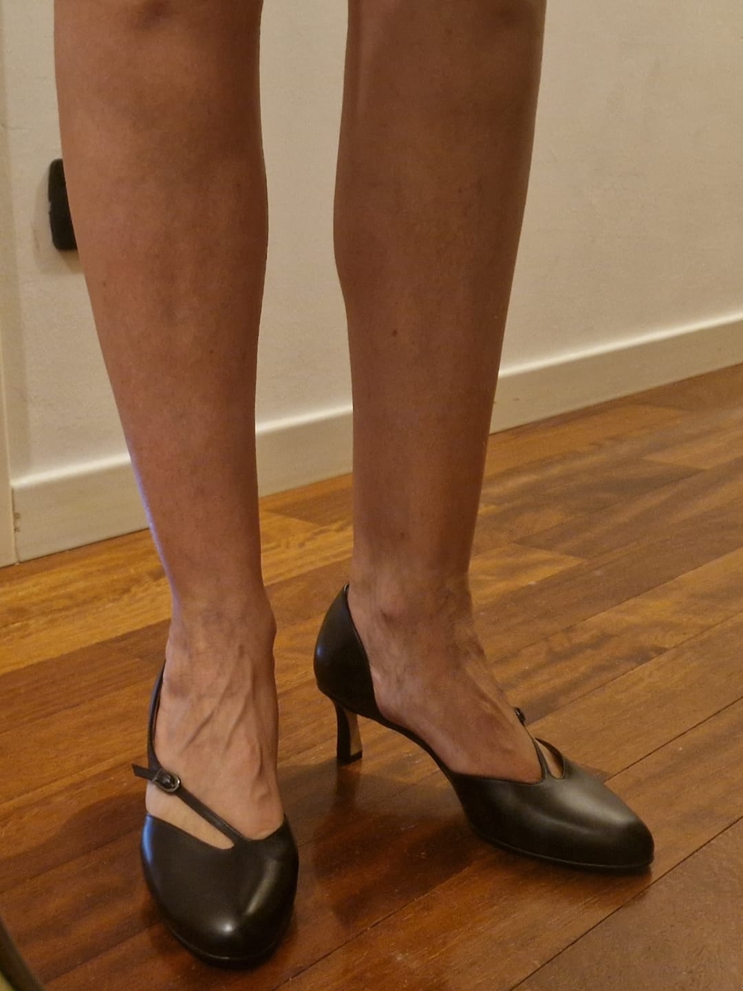 Customer photo review of Gambetta Black decolleté in vitello nero tacco 6 artigianale marchigiana