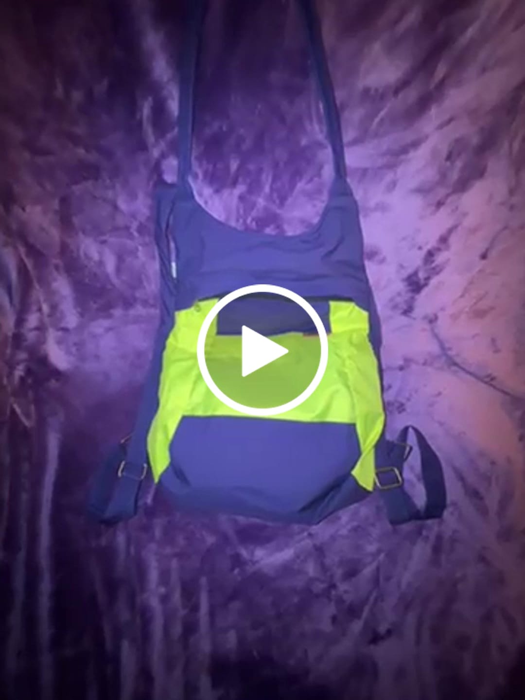 Customer video review of Mochila "Bhaktapur" Verde Fluor + Morado Lila · Pieza Exclusiva 19236