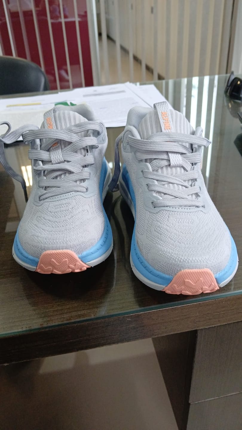 Customer photo review of Zapatillas Alpine Skate Mujer Stowe Gris Celeste Rosa