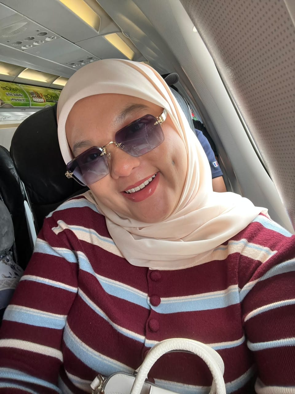 Customer photo review of Toby Rectangular Framed Sunglasses