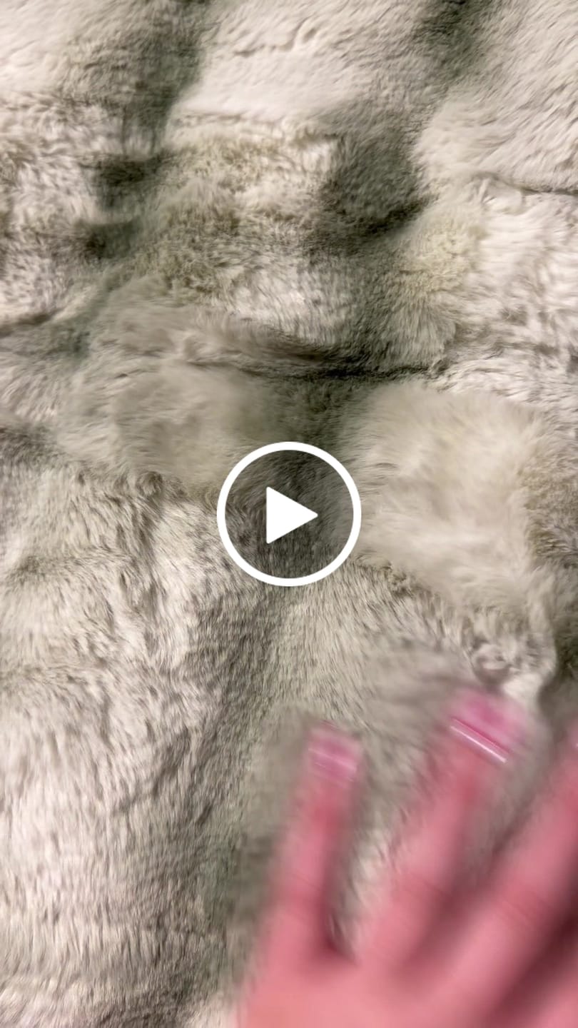 Customer video review of Extreme Ultra Cloud Desert Sage Blanket