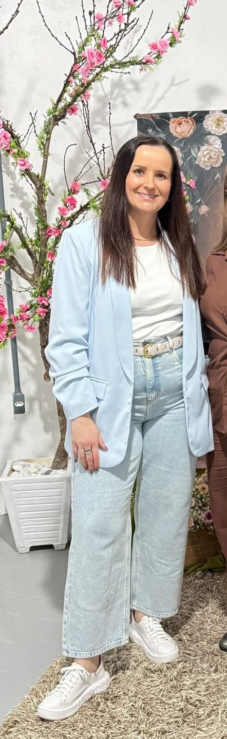 Customer photo review of Calça Jeans Reta Araçá Azul Claro