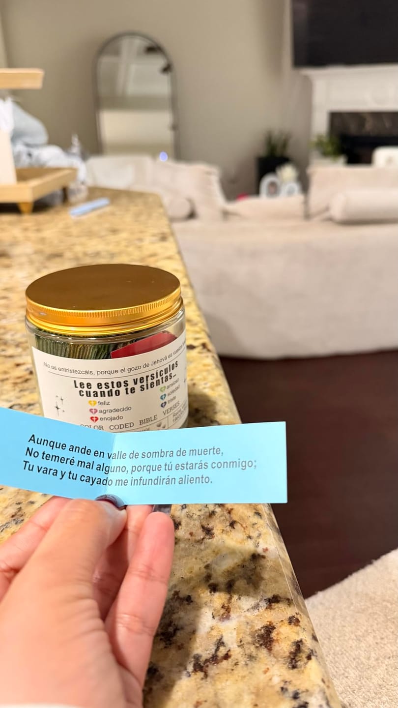 Customer photo review of HOLYJAR – Frasco de Versículos por Emociones