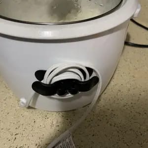 Customer photo review of Organizzatore Cavi Cucina con Ganci Silicone e Colla 3M