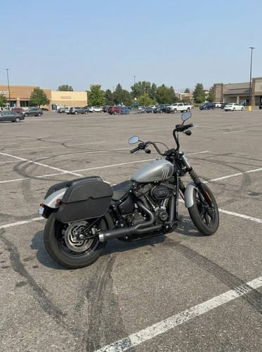 Customer photo review of 28L - Panzer Medium Quick Mount Leather Saddlebags For Harley Softail Street Bob FXBB/S