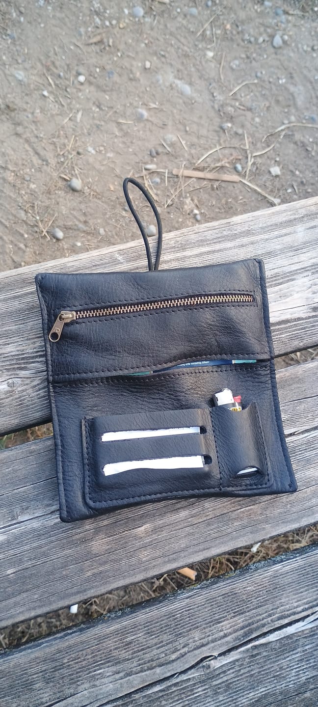 Customer photo review of Leder-Tabaktasche Mira