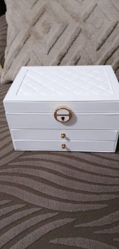 Customer photo review of Boîte à Bijoux en cuir intérieur velours