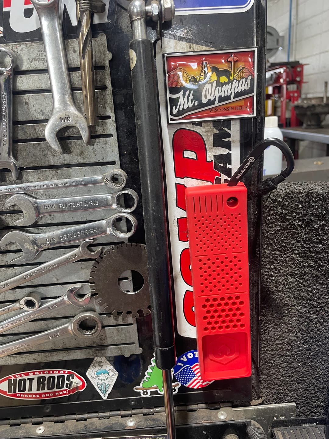 Customer photo review of BITSTER® 2.0 — Belt-Attachable Magnetic Fastener & Small Parts Organizer