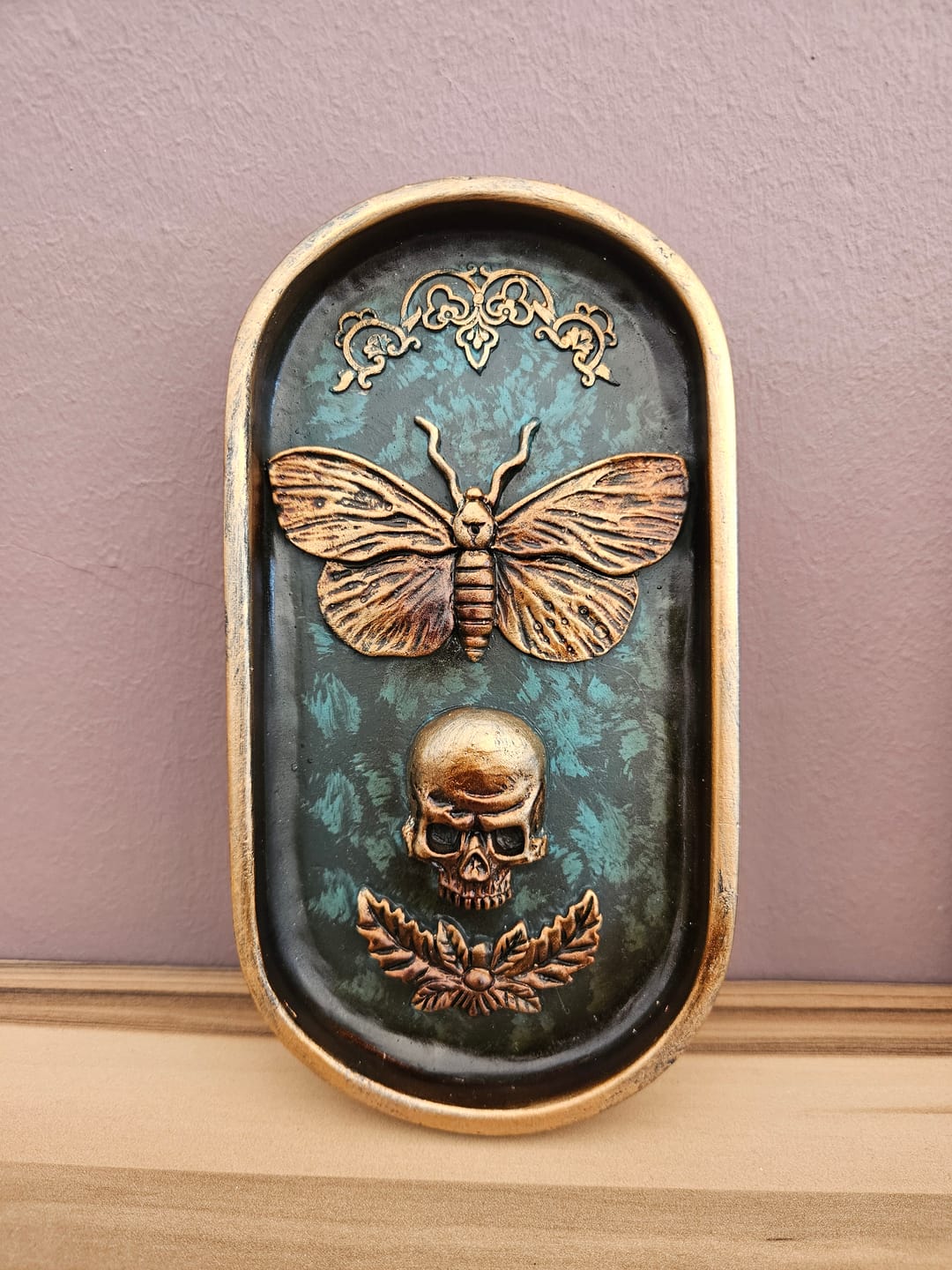 Customer photo review of Räucherstäbchenhalter Totenkopf – Gotischer Halter mit Motte