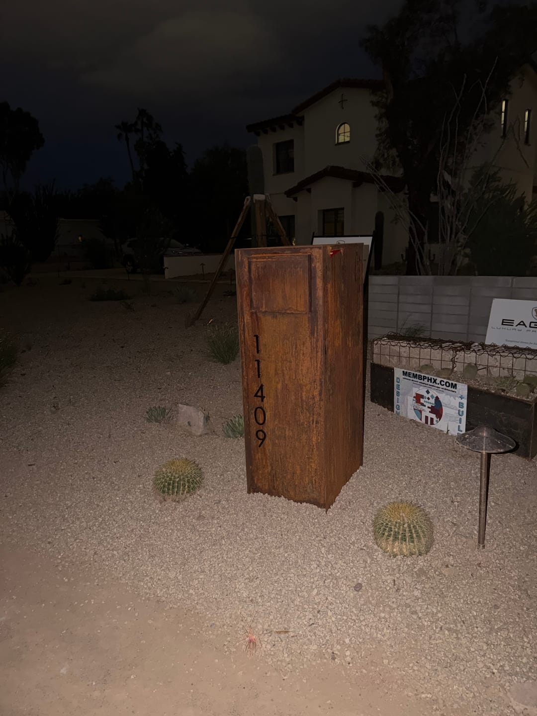 Customer photo review of Custom Mailbox for Devin
