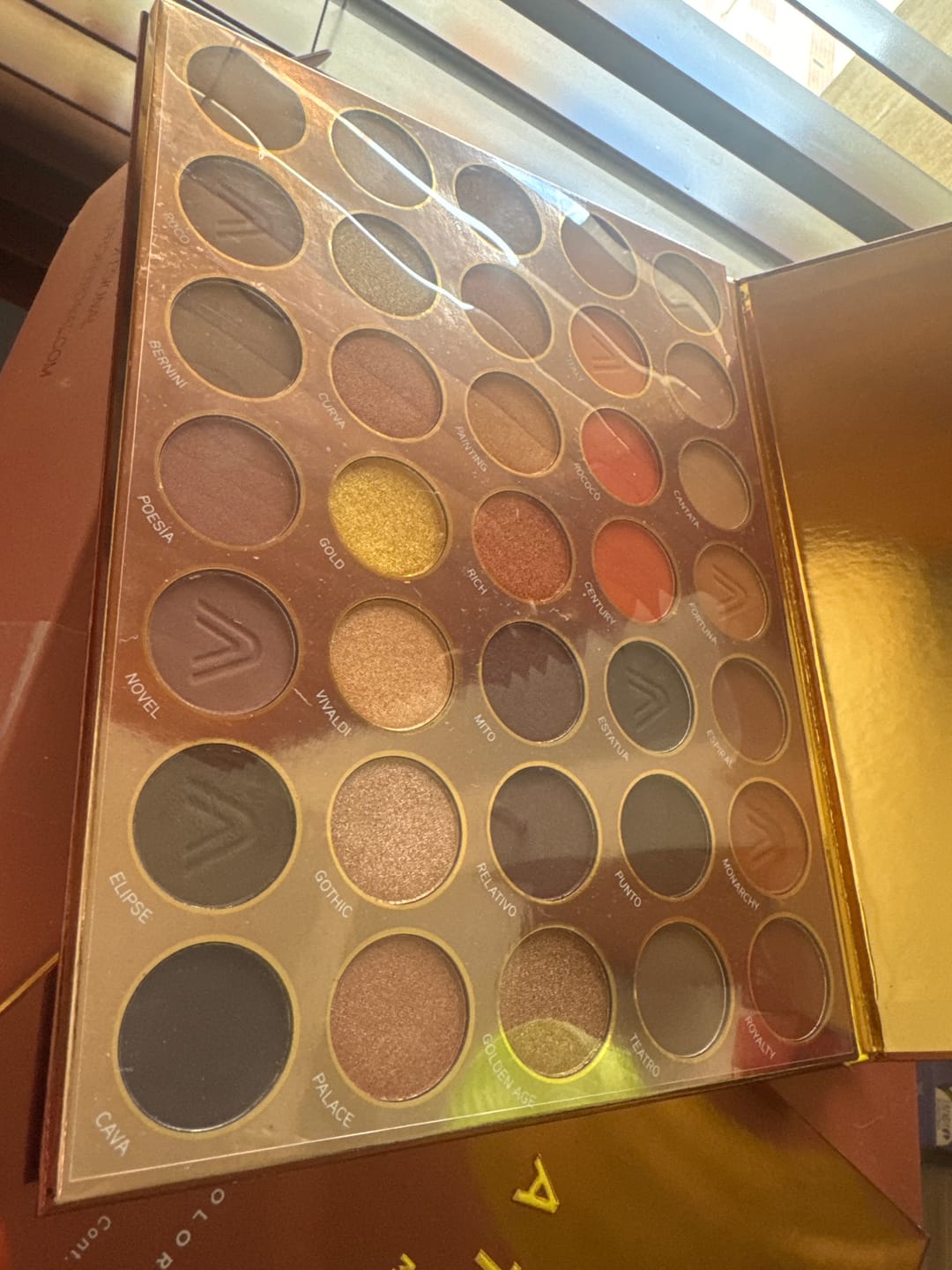 Customer photo review of PALETA DE SOMBRAS  ATEMPORAL | MAKEUP EXPERT