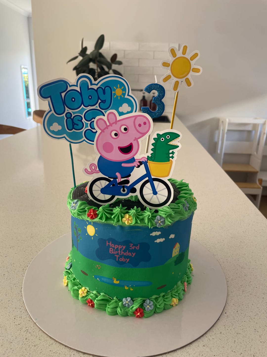 Customer photo review of Peppa Pig Inspired- Edible Icing Cake Wrap
