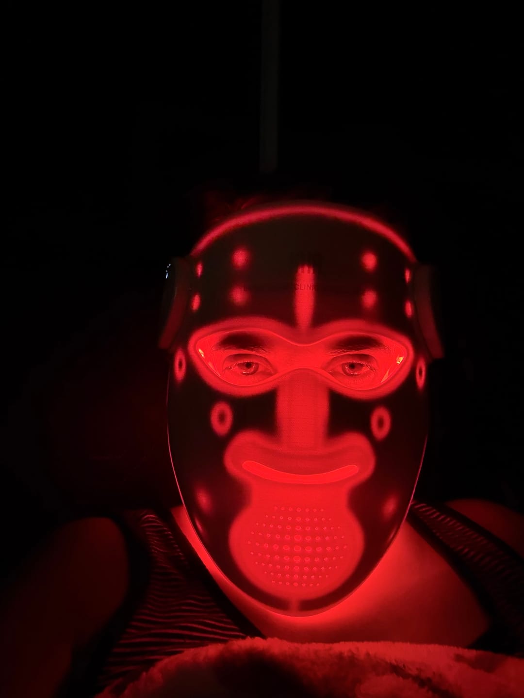 Customer photo review of INIA GLOW 4D 940nm Dual NIR Wireless LED Mask
