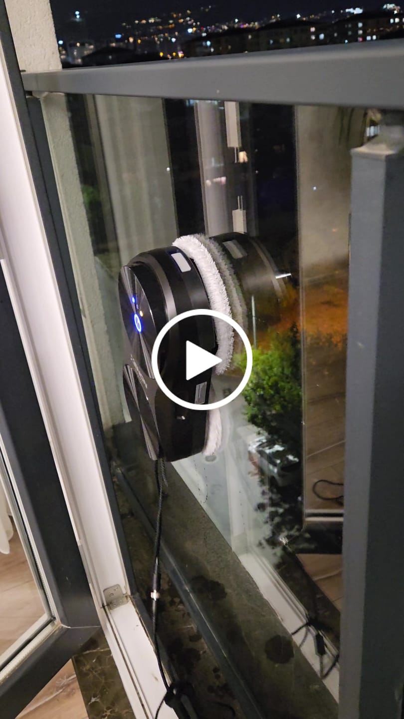 Customer video review of Elo Lite Cam Silme Robotu | Çift Su Püskürtme, 2800 Pa, WiFi, Mobil Kontrol, Kumandalı (X8680)