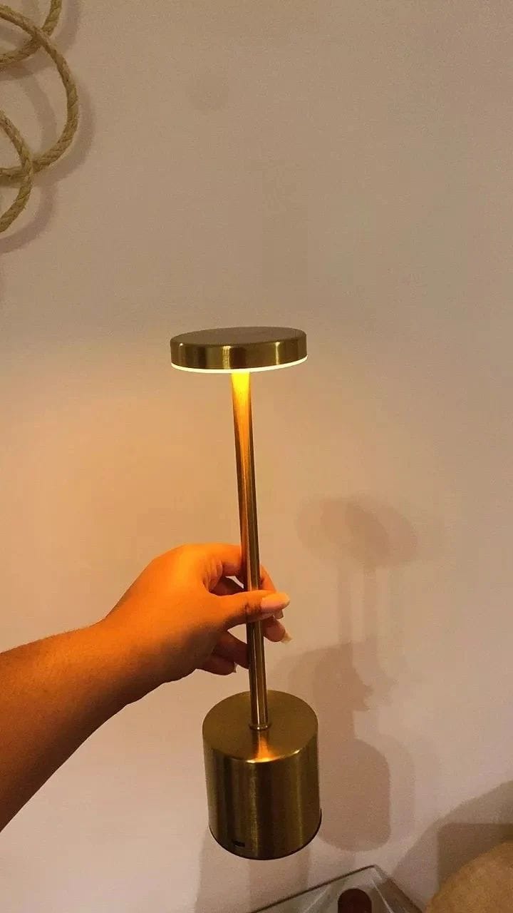 Customer photo review of Luminária de Mesa Sem Fio Recarregável Nomad Glow