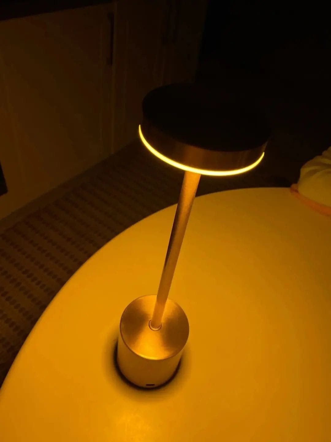 Customer photo review of Luminária de Mesa Sem Fio Recarregável Nomad Glow