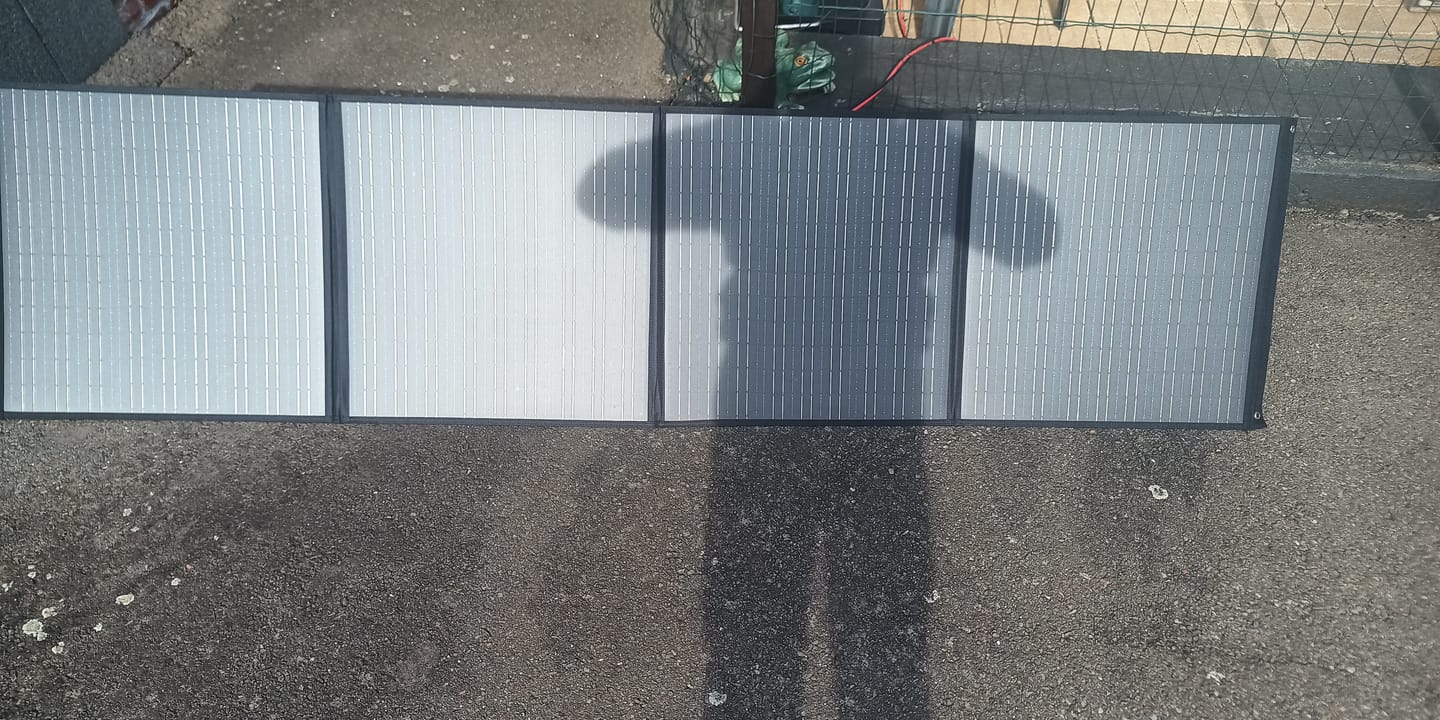Customer photo review of ALLPOWERS SP035 Panneau solaire monocristallin pliable 200W