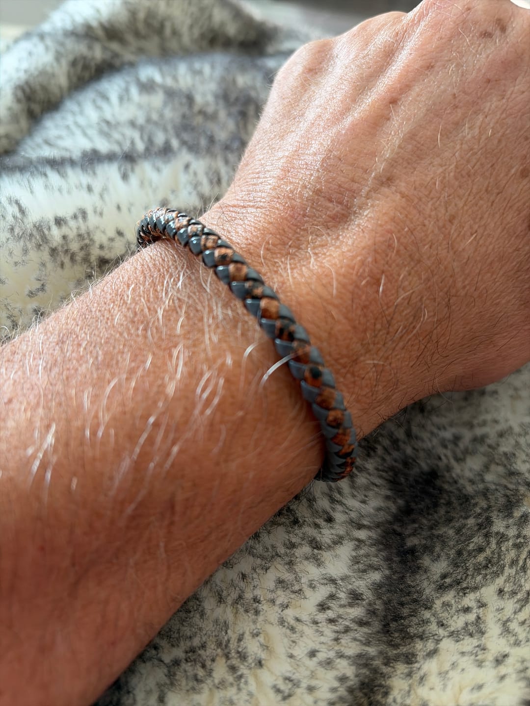 Customer photo review of Vertig Leather Bracelet Vintage Bronze
