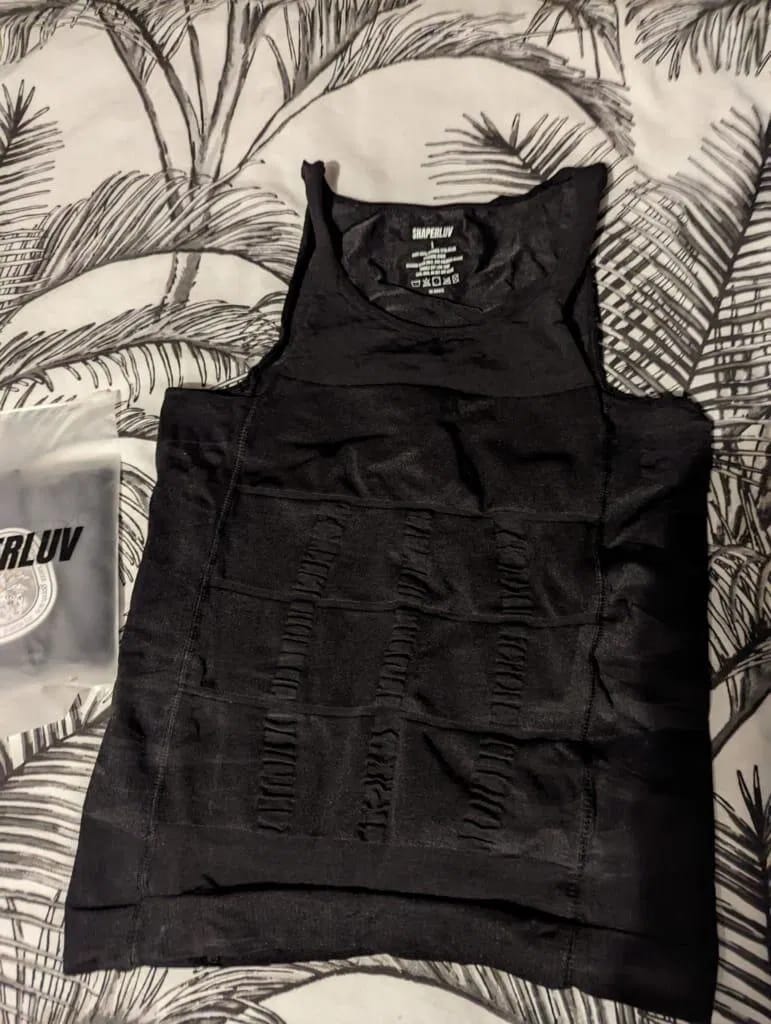 Customer photo review of Camiseta de compresión SHAPERLUV™ TANK 2.0