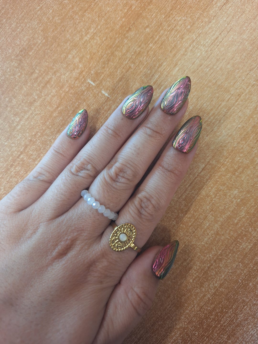 Customer photo review of Iridescent Woodgrain Chrome Press-On Nails – Y2K Metallic Fake Nails