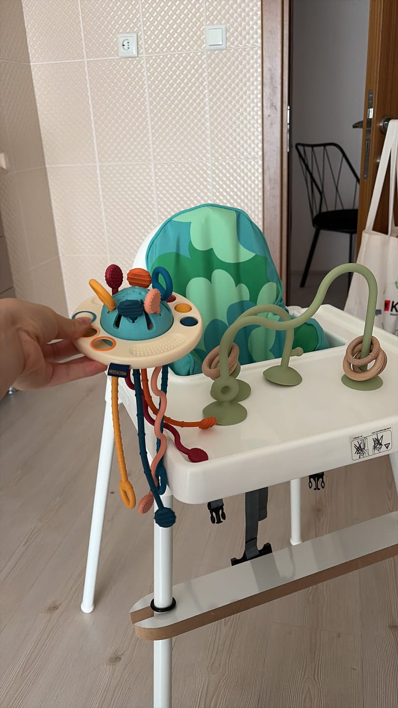 Customer photo review of Silikon Eğitici Mama Sandalyesi Oyuncağı Yeşil