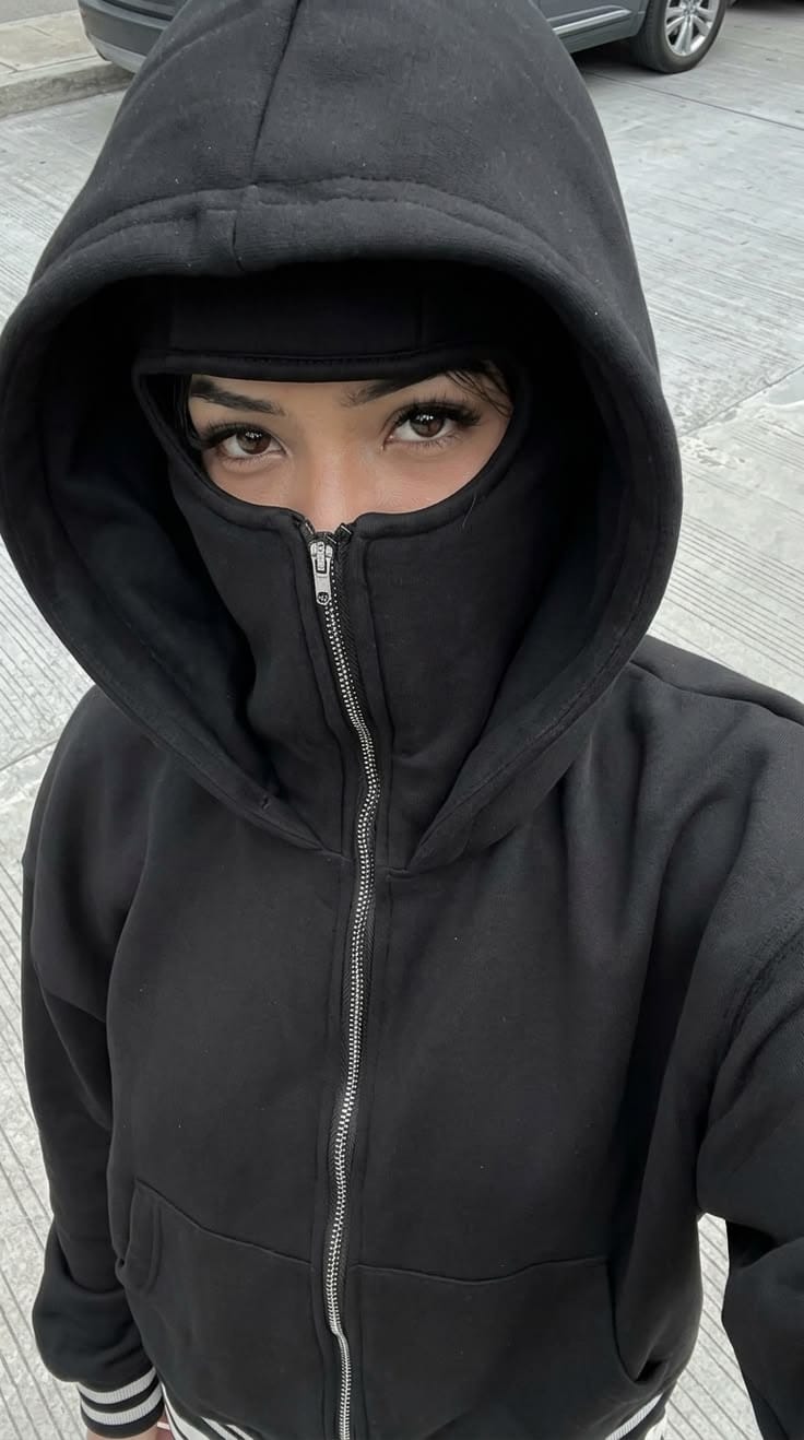 Customer photo review of Pull Masqué | Unisexe