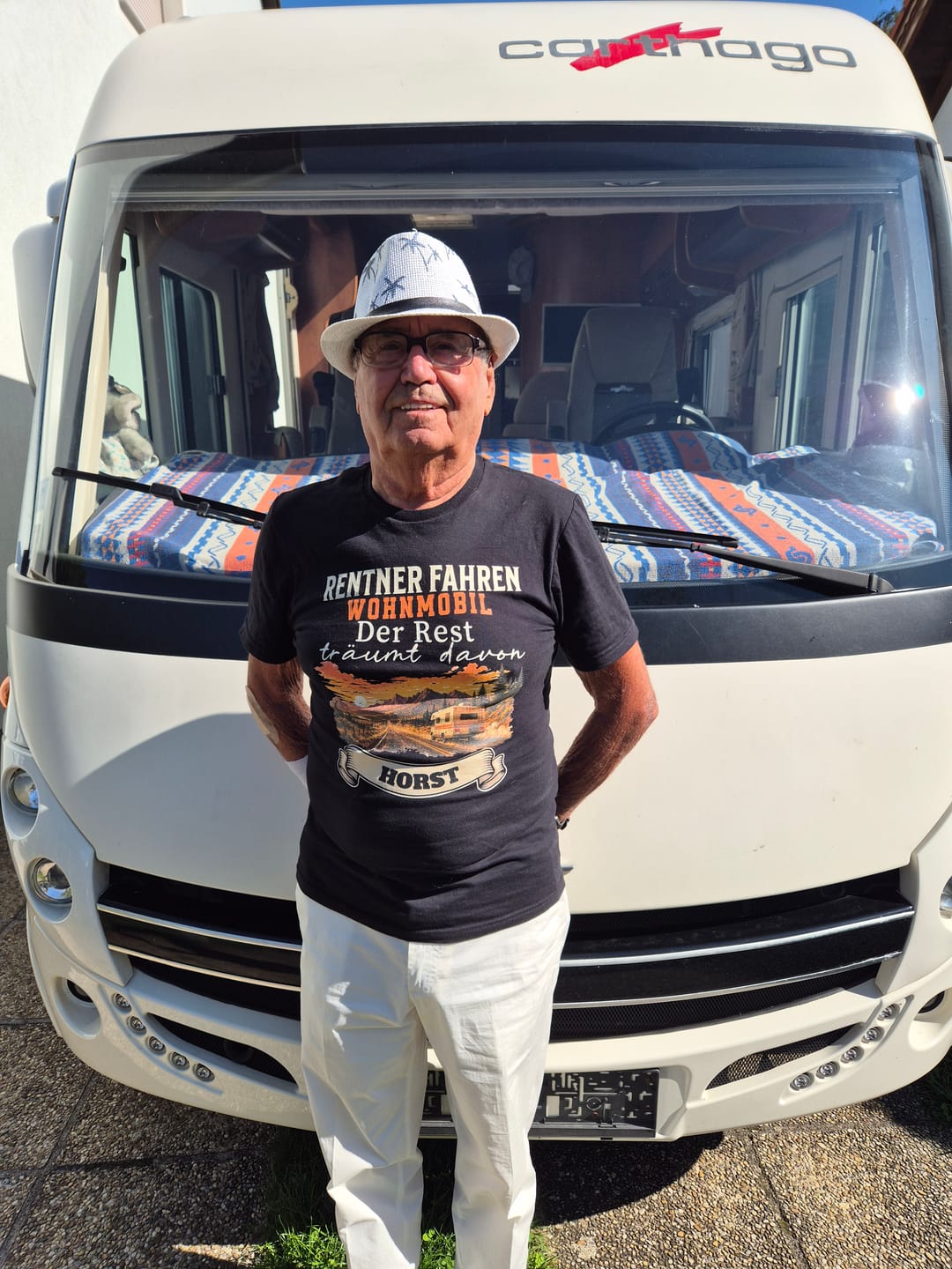 Customer photo review of Rentner fahren Wohnmobil - personalisierbar