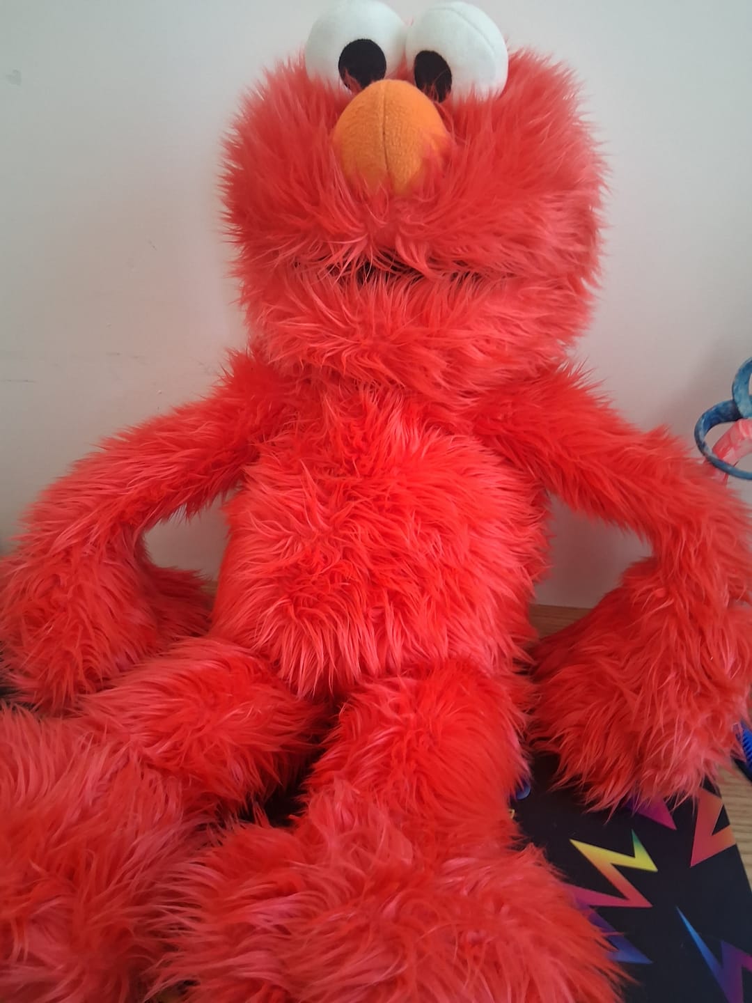 Customer photo review of Elmo Marionnette Sesame Street
