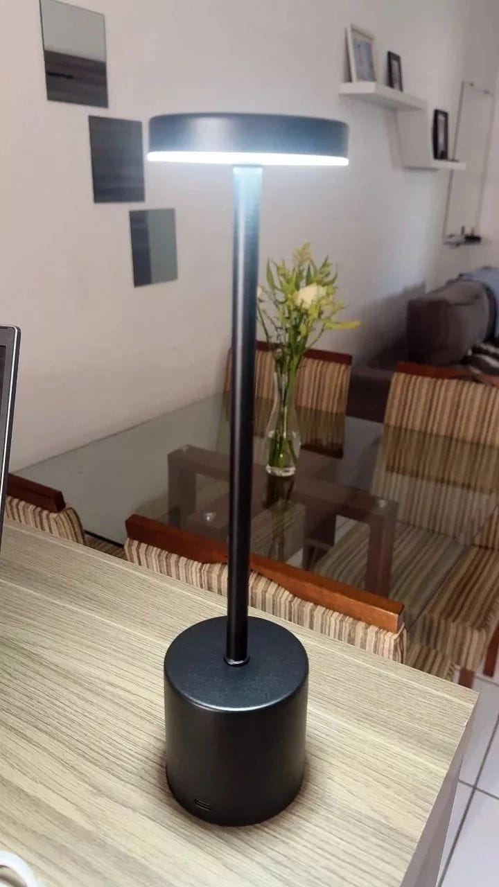 Customer photo review of Luminária de Mesa Sem Fio Recarregável Nomad Glow