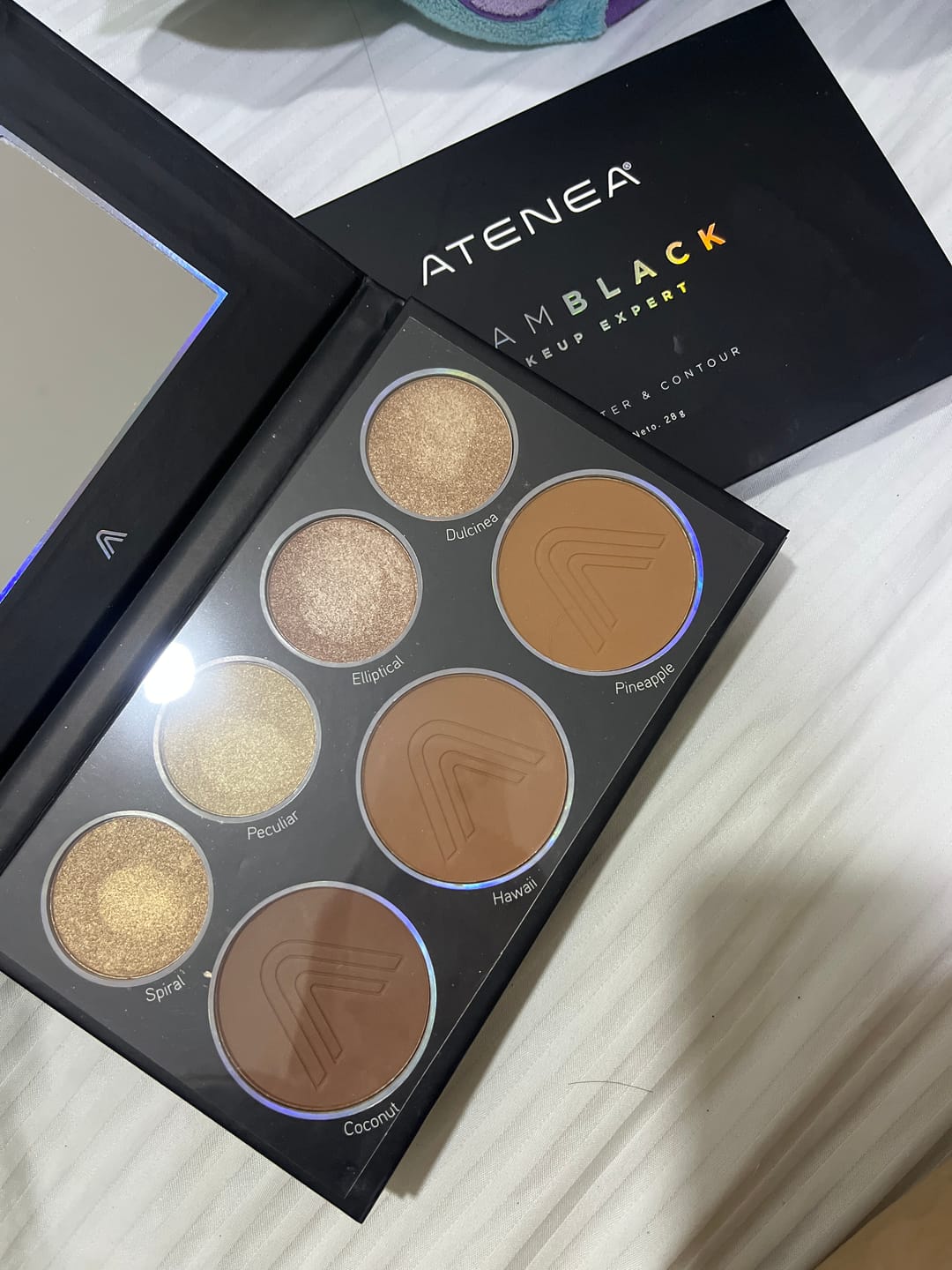 Customer photo review of PALETA DE CONTORNOS E ILUMINADOR GLAMBLACK