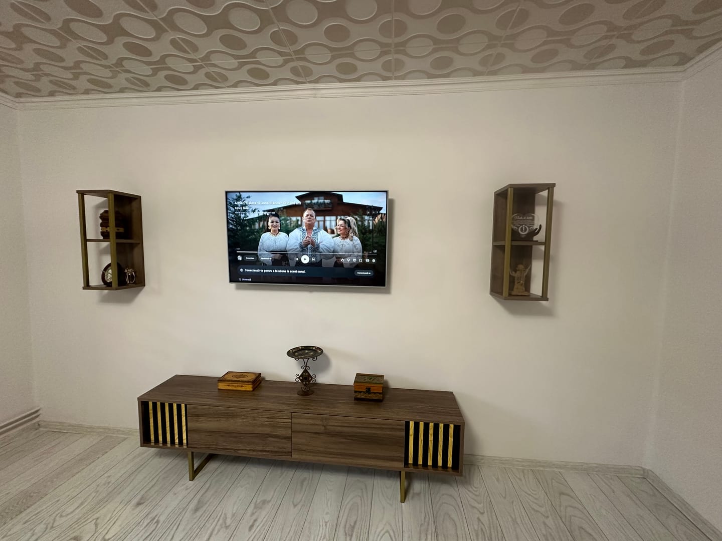 Customer photo review of Mobilier living GOLD LINE, nuc/auriu, PAL melaminat/metal, 3 piese