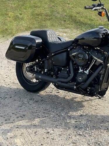 Customer photo review of 40L - Lamellar Raven Extra Large Painted Motorcycle Hard Saddlebags for Harley Softail Street Bob FXBB/S