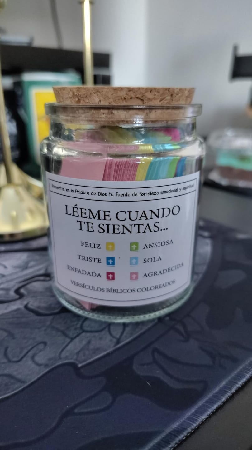 Customer photo review of HOLYJAR – Frasco de Versículos por Emociones