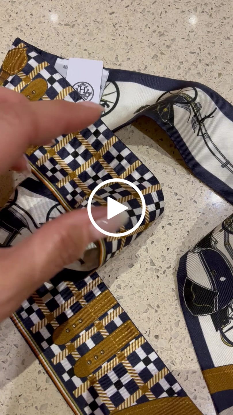 Customer video review of HM Twilly Mini Scarf 86CM Black Brown Mulberry Silk 968842