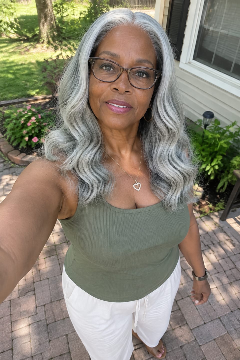 Customer photo review of Luvwin 5x5 Closure Salt & Pepper Natural Wave Glueless Bob Wig