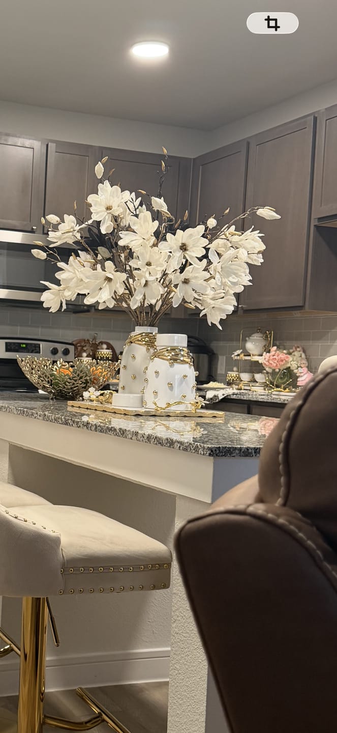 Customer photo review of White vase with gold design (1 size)