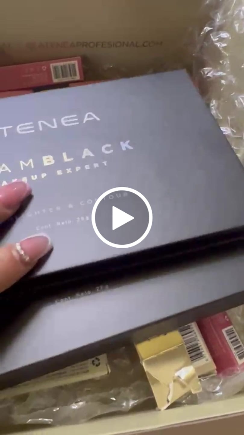 Customer video review of PALETA DE CONTORNOS E ILUMINADOR GLAMBLACK