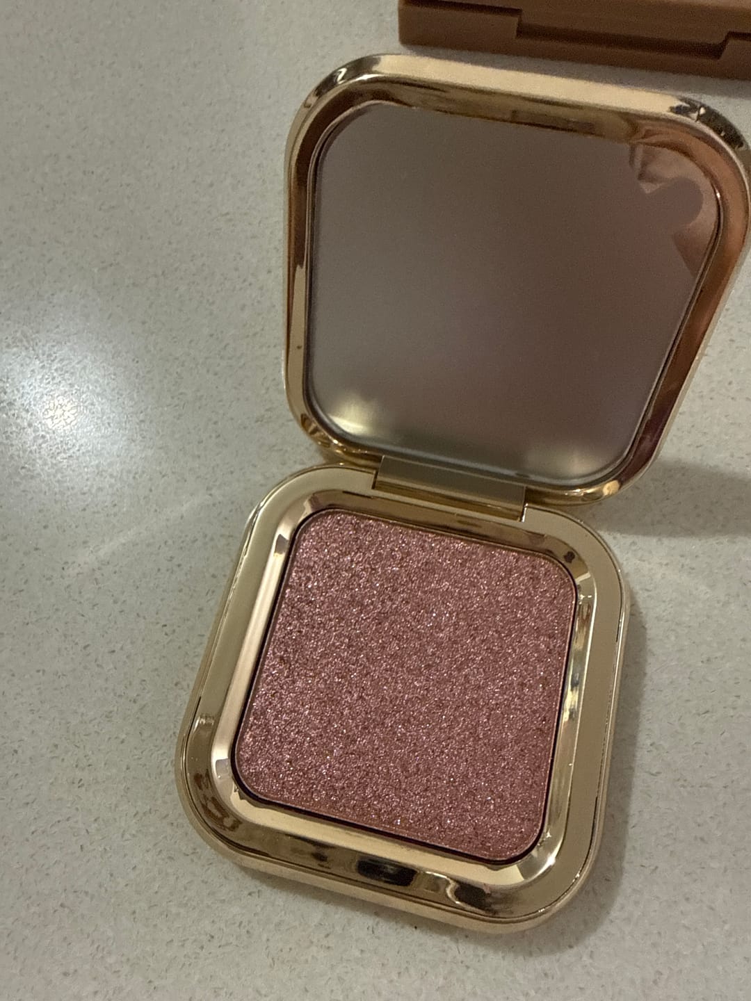 Customer photo review of ILUMINADOR COMPACTO 1ST SCENE