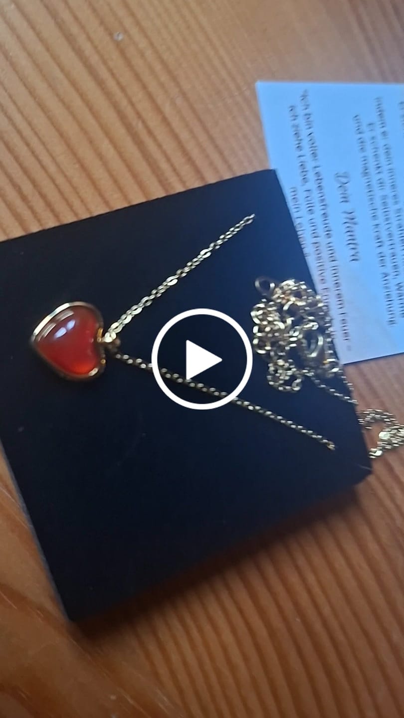 Customer video review of Karneol Halskette - Herz Anhänger