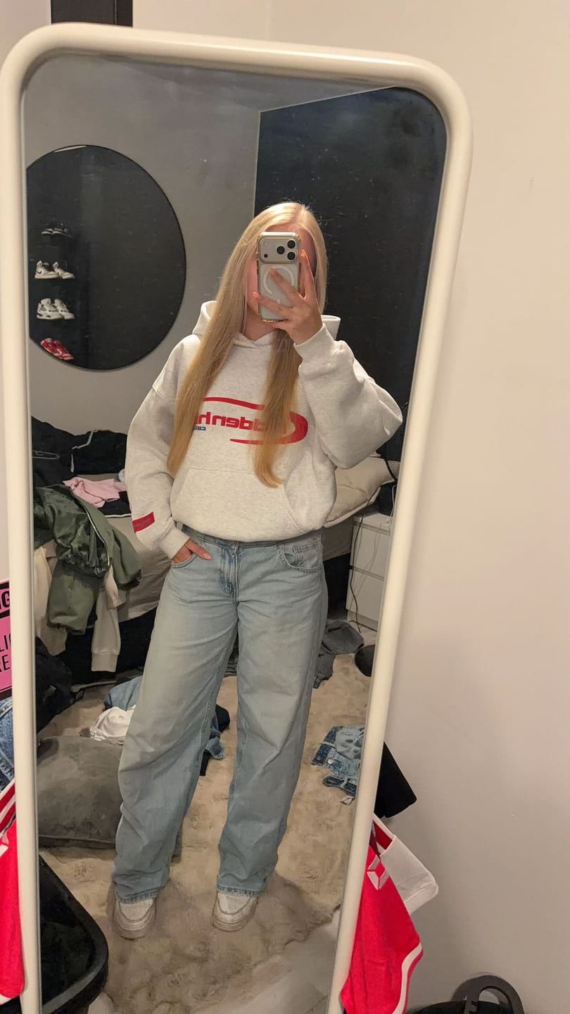 Customer photo review of SPORTY HOODIE LIGHT GREY/RED