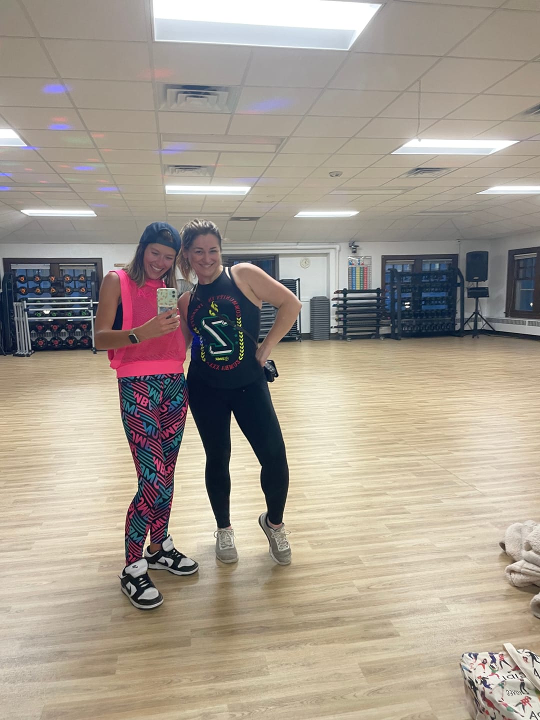 Customer photo review of Electric Feel Z-Lift High Waisted Ankle Leggings - Blue/Pink