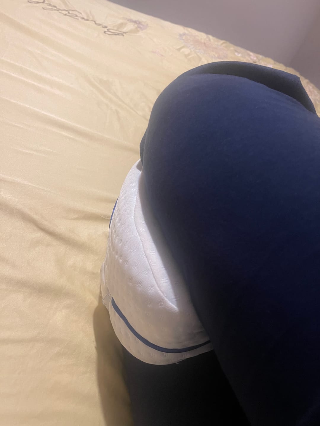 Customer photo review of Coussin Orthopédique Genoux Cellsius - Le secret d'un sommeil sans douleur