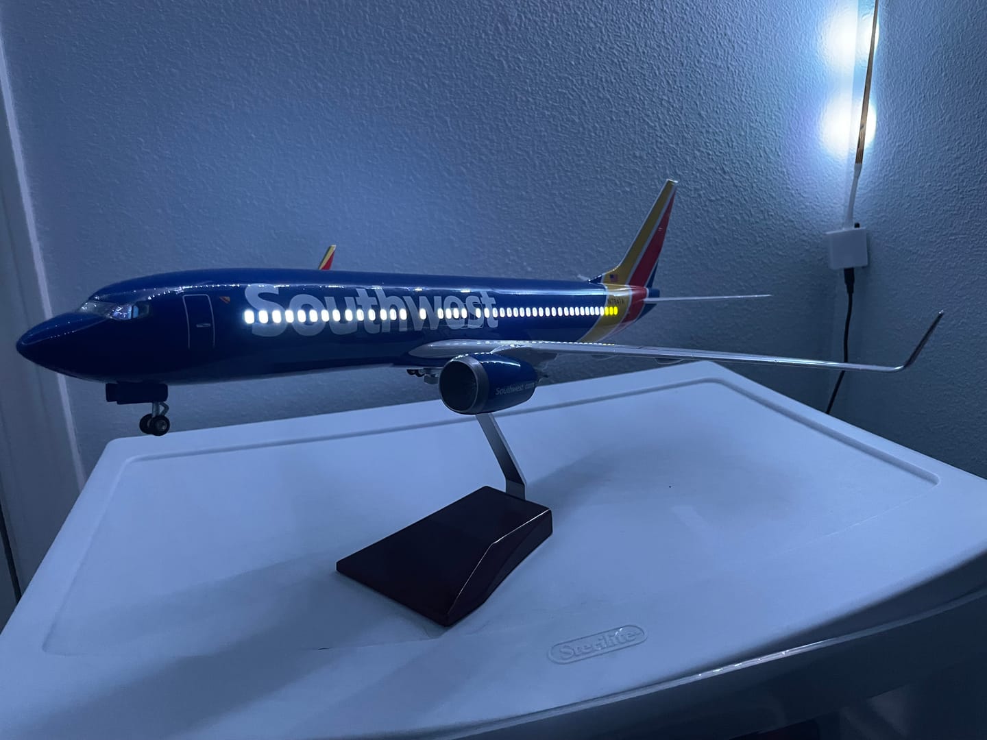 Customer photo review of Southwest Airlines Boeing 737 1:85 Scale Model