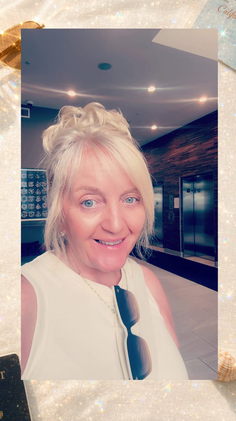 Customer photo review of Stranded Mini Messy Bun - #16/613 Sweetheart