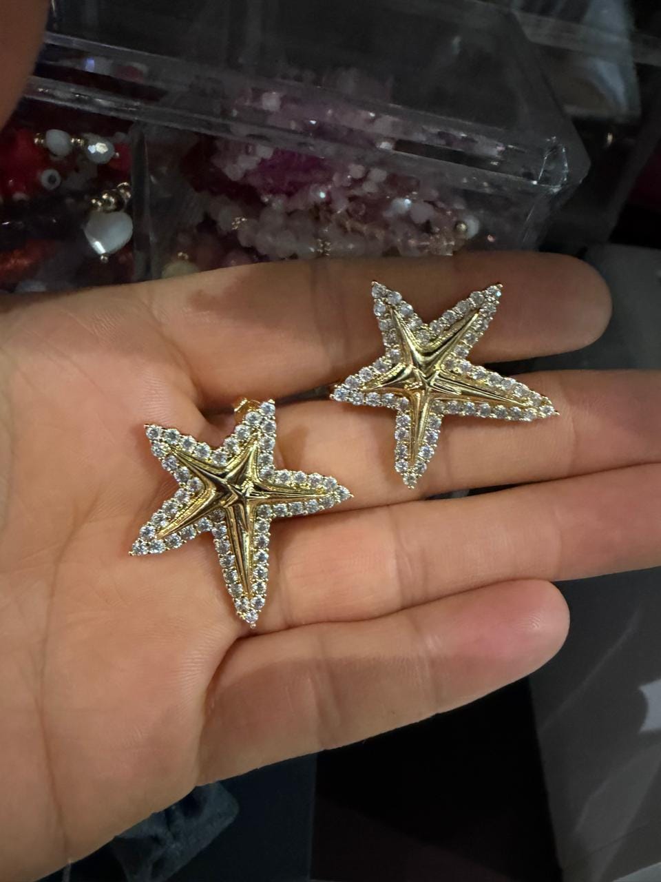 Customer photo review of Par Arete Estrella Irregular Con Zironias