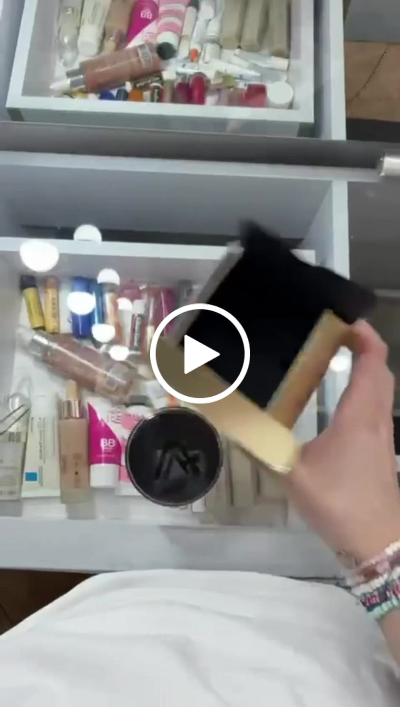 Customer video review of POLVO SUELTO TRASLUCIDO 1ST SCENE