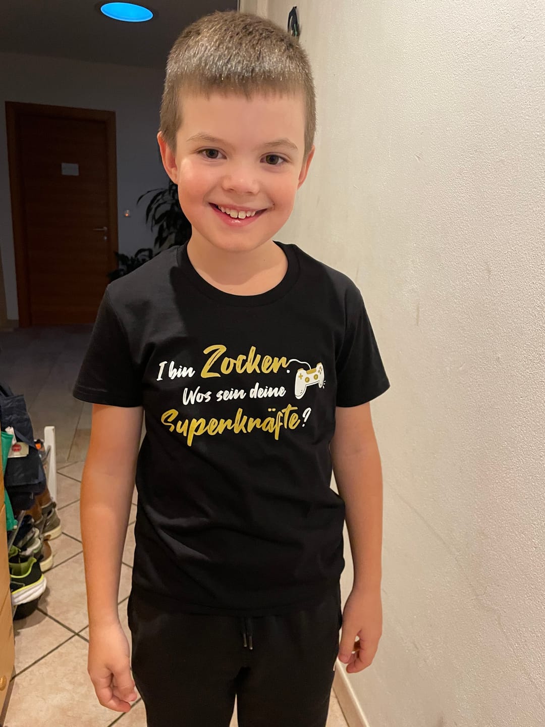 Customer photo review of I bin Zocker - Kindershirt Premium
